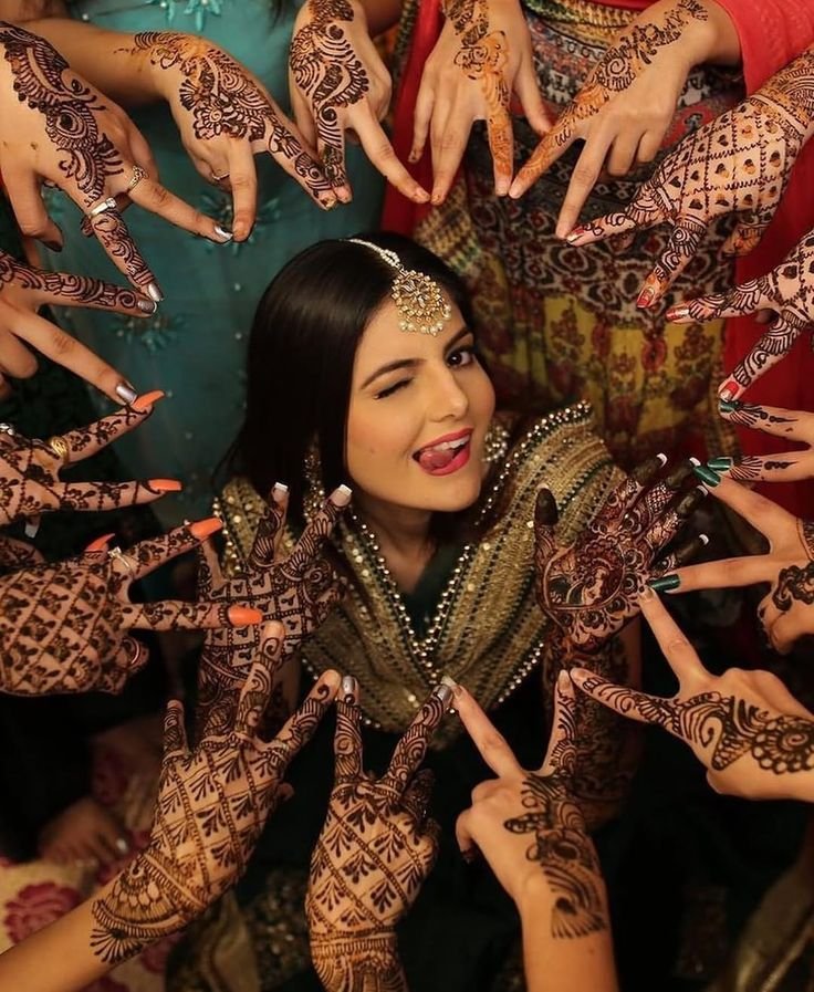 Mehndi Pose